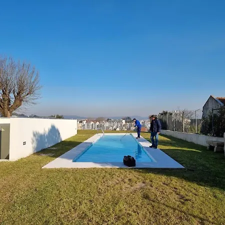 Spacious Flat With Private Terrace And Shared Pool * Oporto