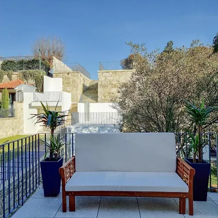 Spacious Flat With Private Terrace And Shared Pool Oporto