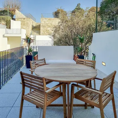 Spacious Flat With Private Terrace And Shared Pool