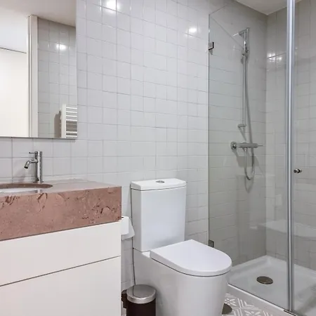 Spacious Flat With Private Terrace And Shared Pool شقة *