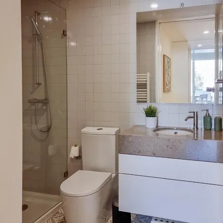 شقة Spacious Flat With Private Terrace And Shared Pool *