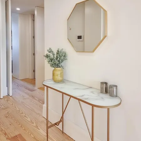 Spacious Flat With Private Terrace And Shared Pool بورتو
