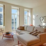 Lägenhet Spacious Flat With Private Terrace And Shared Pool *