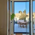 Spacious Flat With Private Terrace And Shared Pool * Oporto