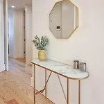 Spacious Flat With Private Terrace And Shared Pool Oporto