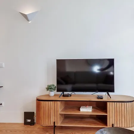 Spacious Flat With Private Terrace And Shared Pool Porto