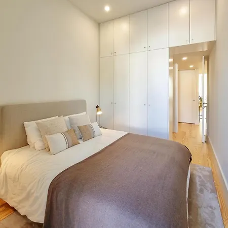 Apartment Spacious Flat With Private Terrace And Shared Pool Porto