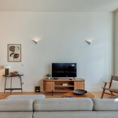 Apartment Spacious Flat With Private Terrace And Shared Pool Porto