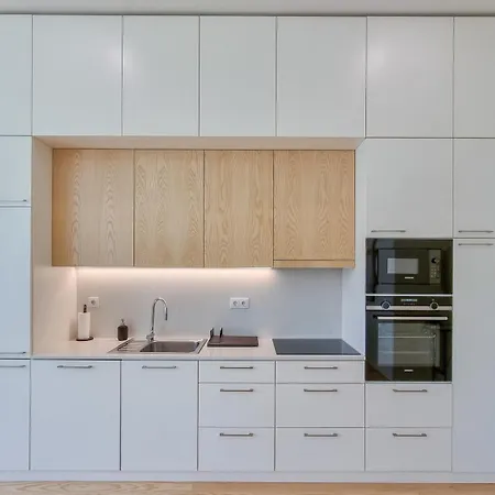 Spacious Flat With Private Terrace And Shared Pool Porto