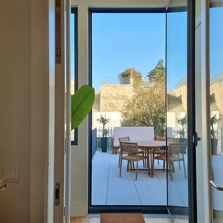 Spacious Flat With Private Terrace And Shared Pool * Oporto