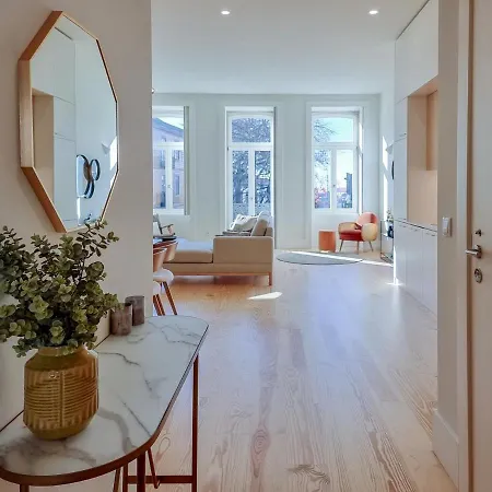 Spacious Flat With Private Terrace And Shared Pool *
