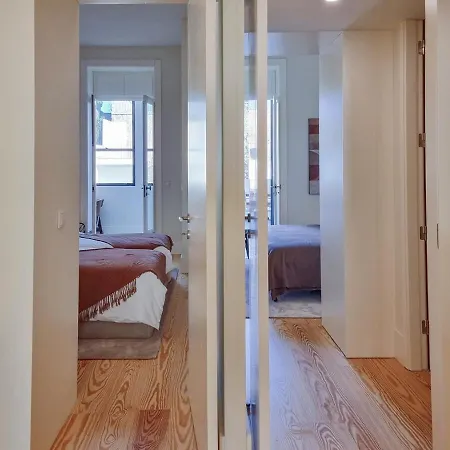 Spacious Flat With Private Terrace And Shared Pool