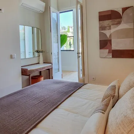 Apartamento Spacious Flat With Private Terrace And Shared Pool Oporto