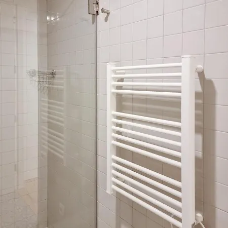 Apartamento Spacious Flat With Private Terrace And Shared Pool Oporto