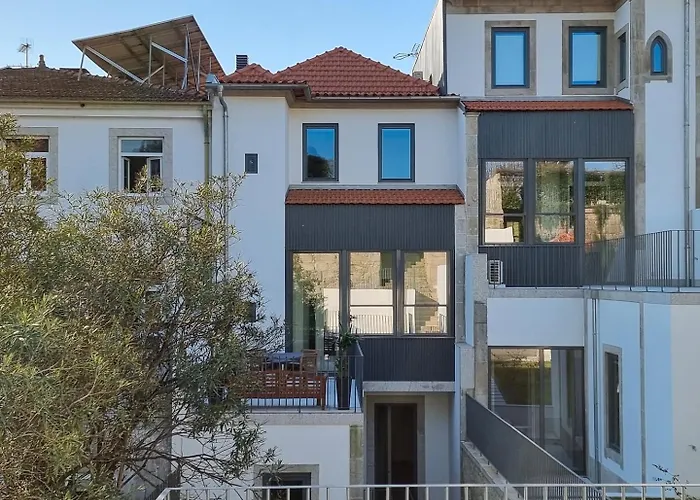 Spacious Flat With Private Terrace And Shared Pool Porto