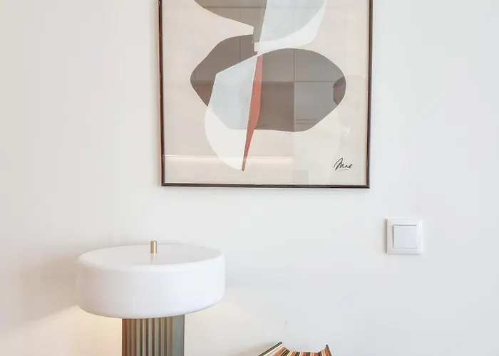 Lejlighed Spacious Flat With Private Terrace And Shared Pool