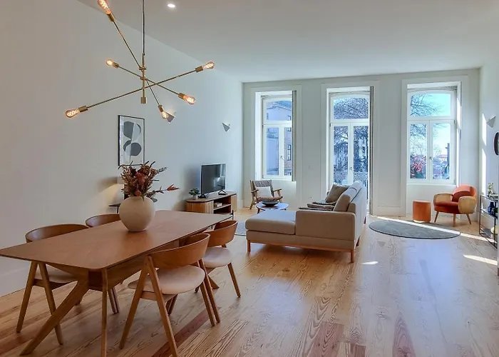 Spacious Flat With Private Terrace And Shared Pool