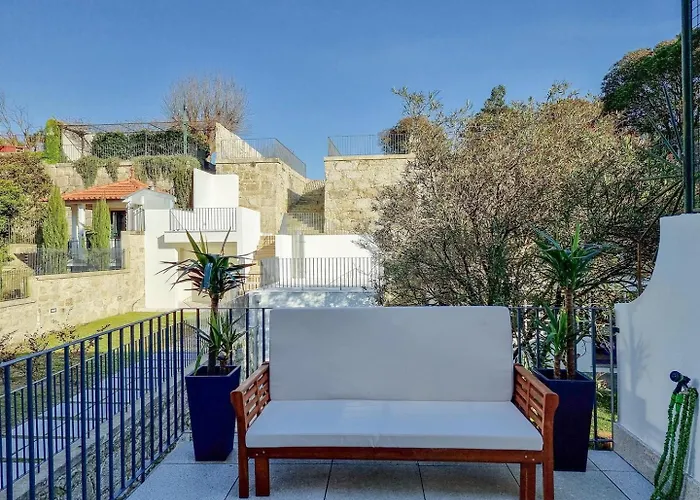 Spacious Flat With Private Terrace And Shared Pool Porto