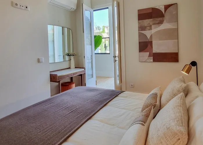 Spacious Flat With Private Terrace And Shared Pool * Porto