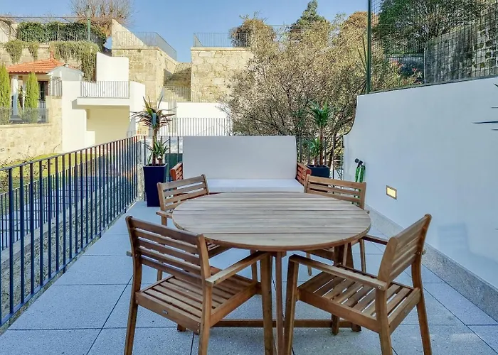 Spacious Flat With Private Terrace And Shared Pool