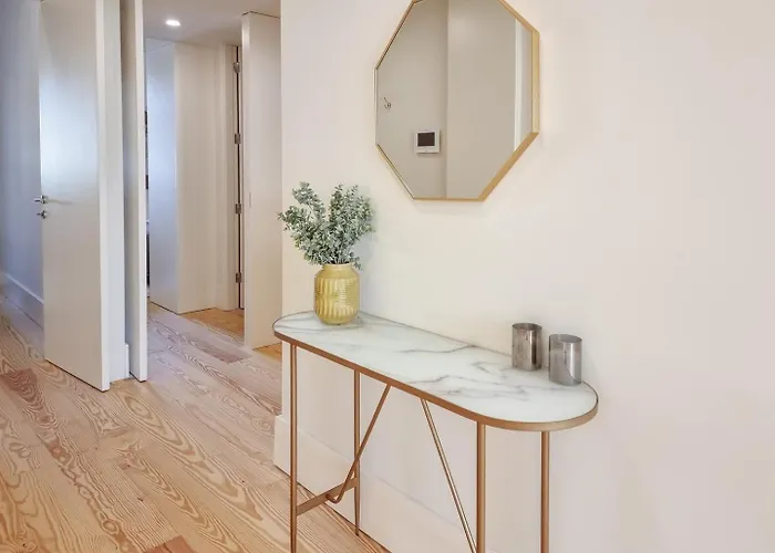 Spacious Flat With Private Terrace And Shared Pool Oporto