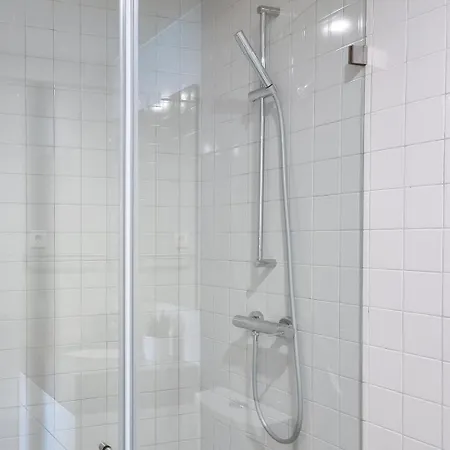 Spacious Flat With Private Terrace And Shared Pool Apartament Porto
