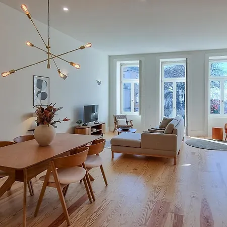 Spacious Flat With Private Terrace And Shared Pool