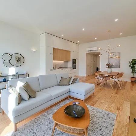Apartament Spacious Flat With Private Terrace And Shared Pool