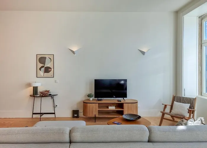 Apartamento Spacious Flat With Private Terrace And Shared Pool Oporto