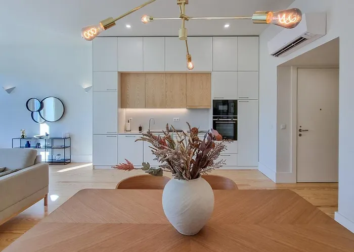 Apartamento Spacious Flat With Private Terrace And Shared Pool Oporto