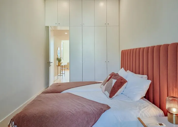 Spacious Flat With Private Terrace And Shared Pool *